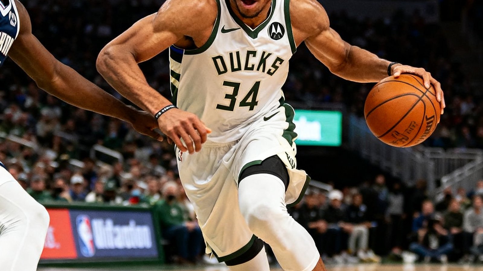 高清直播NBA常规赛掘金对阵雄鹿，扬尼斯·阿德托昆博持球突破